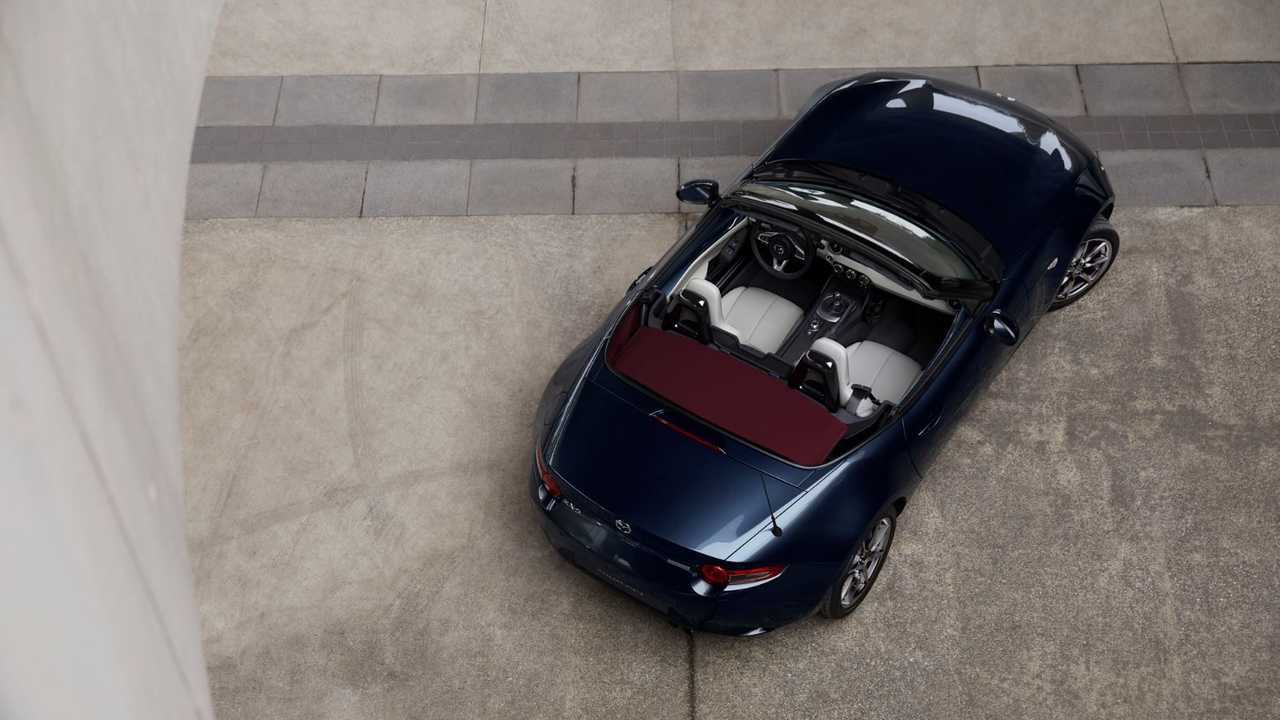 Mazda MX-5 Blue&Red Edition