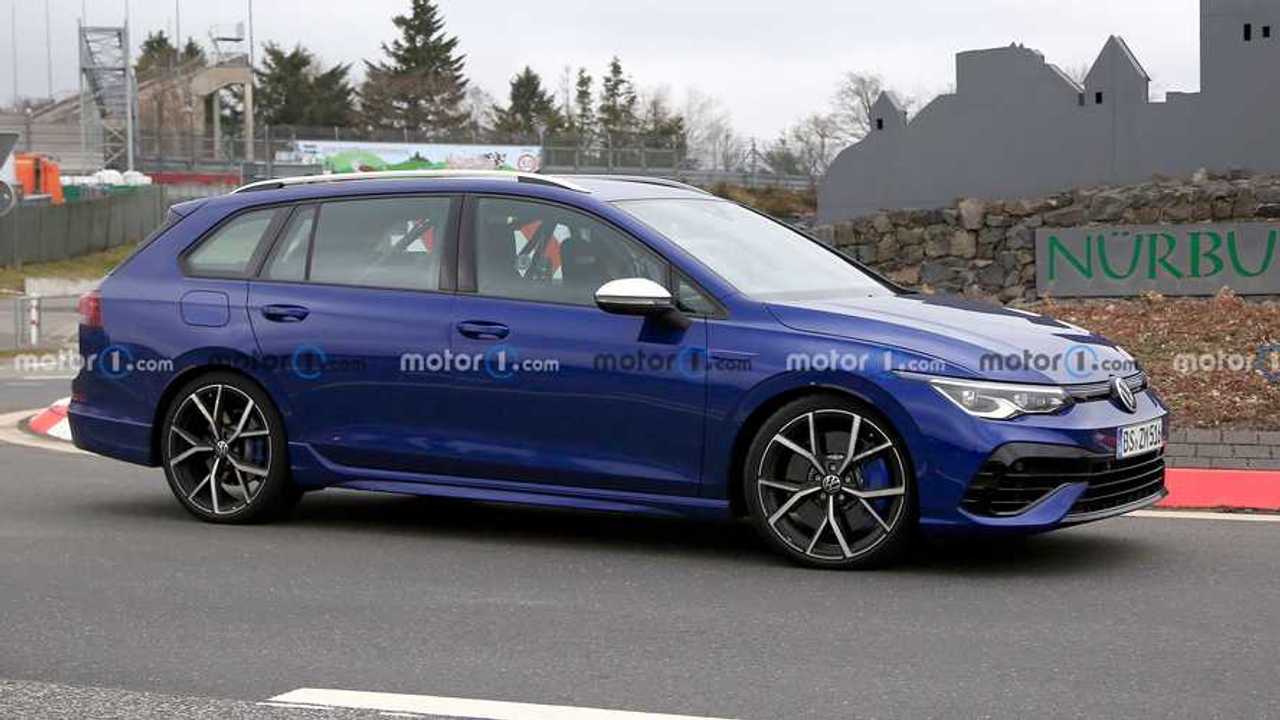 Volkswagen Golf Variant R, le foto spia al Nürburgring