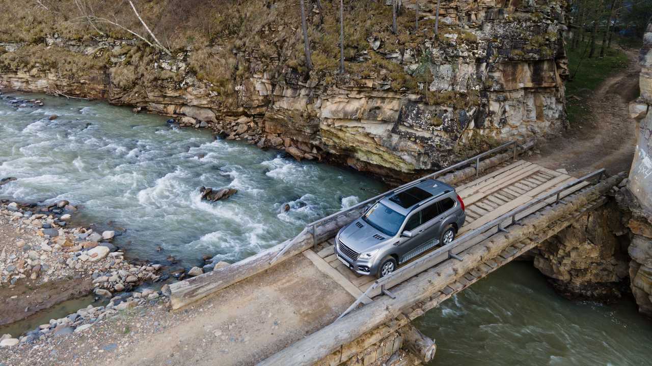 Haval H9 (2021) на мосту у Царских ворот