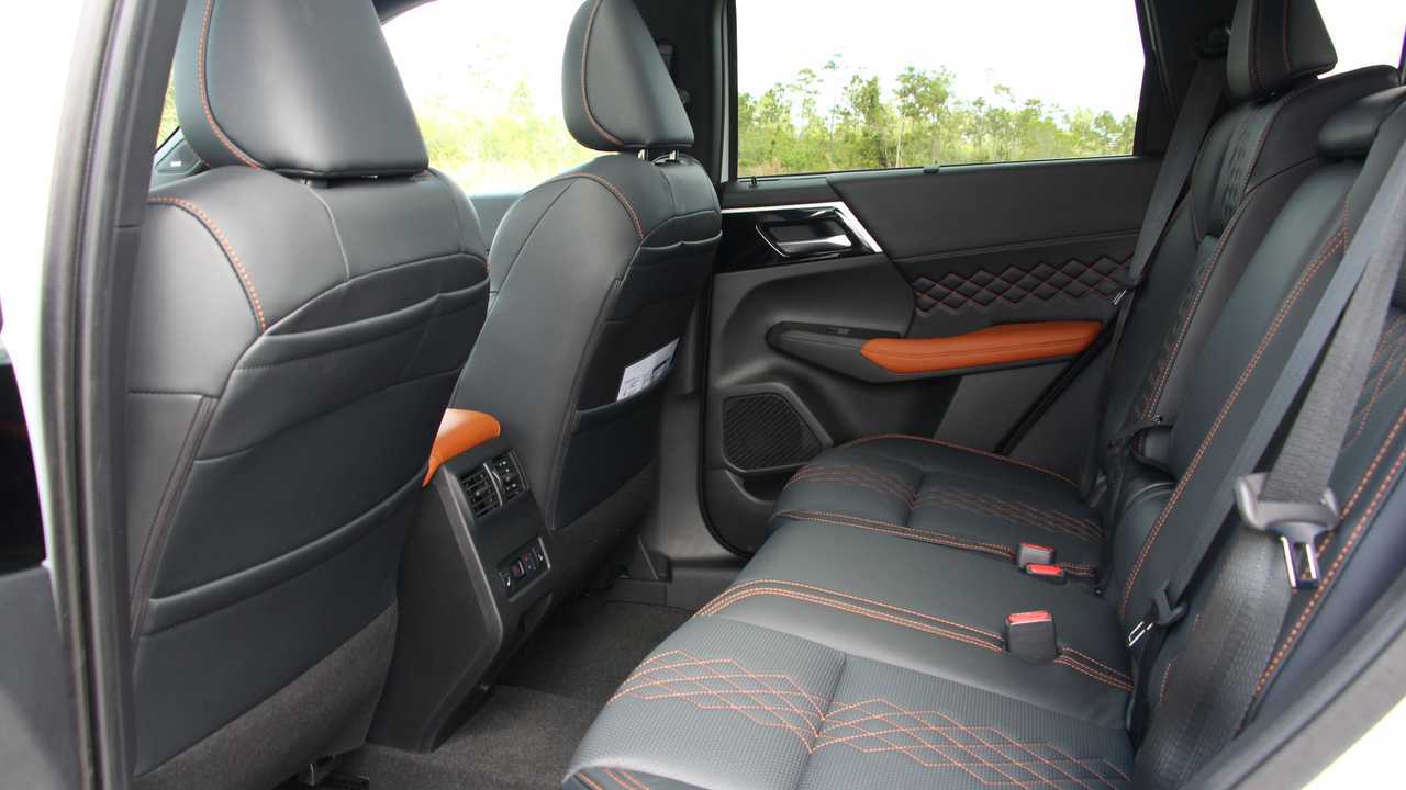 2022 Mitsubishi Outlander Interior