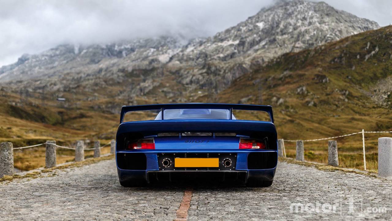 Porsche 911 GT1 en los Alpes