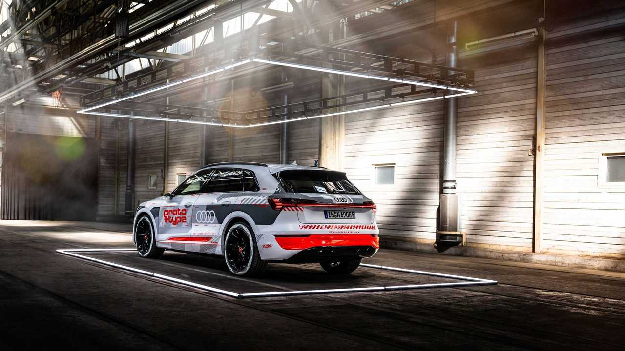 Audi e-tron restyling, the new official teasers