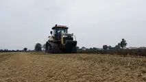 Challenger MT775E nella terra del pomodoro