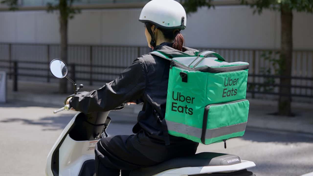 Honda хочет знать, как безопасно катать доставщиков Uber Eats