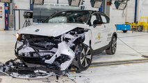Volvo C40 Recharge im EuroNCAP-Crashtest: Frontalcrash mit mobiler deformierbarer Barriere (nach dem Crash)