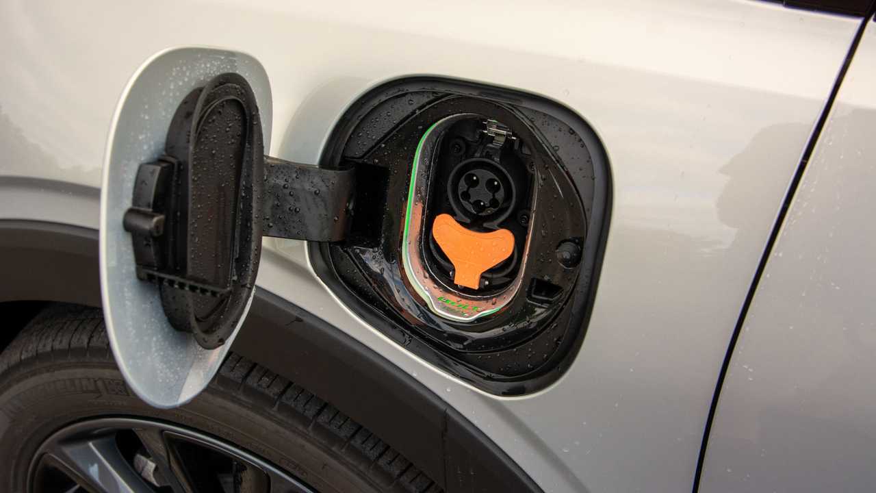 Chevrolet Bolt EUV (2022), наш обзор
