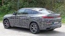 BMW X6 M60i foto spia