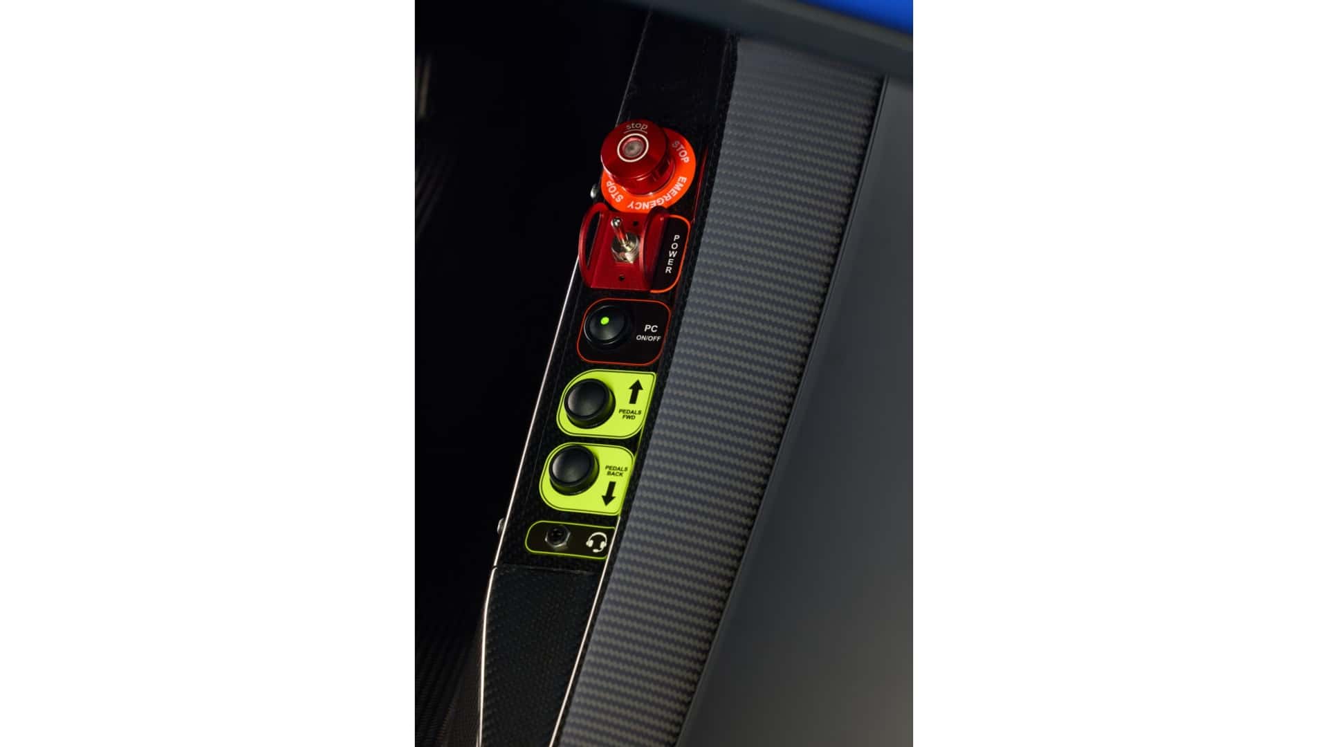 https://cdn.motor1.com/images/mgl/NGKgwy/s1/aston-martin-amr-c01-sim-racing-cockpit.jpg