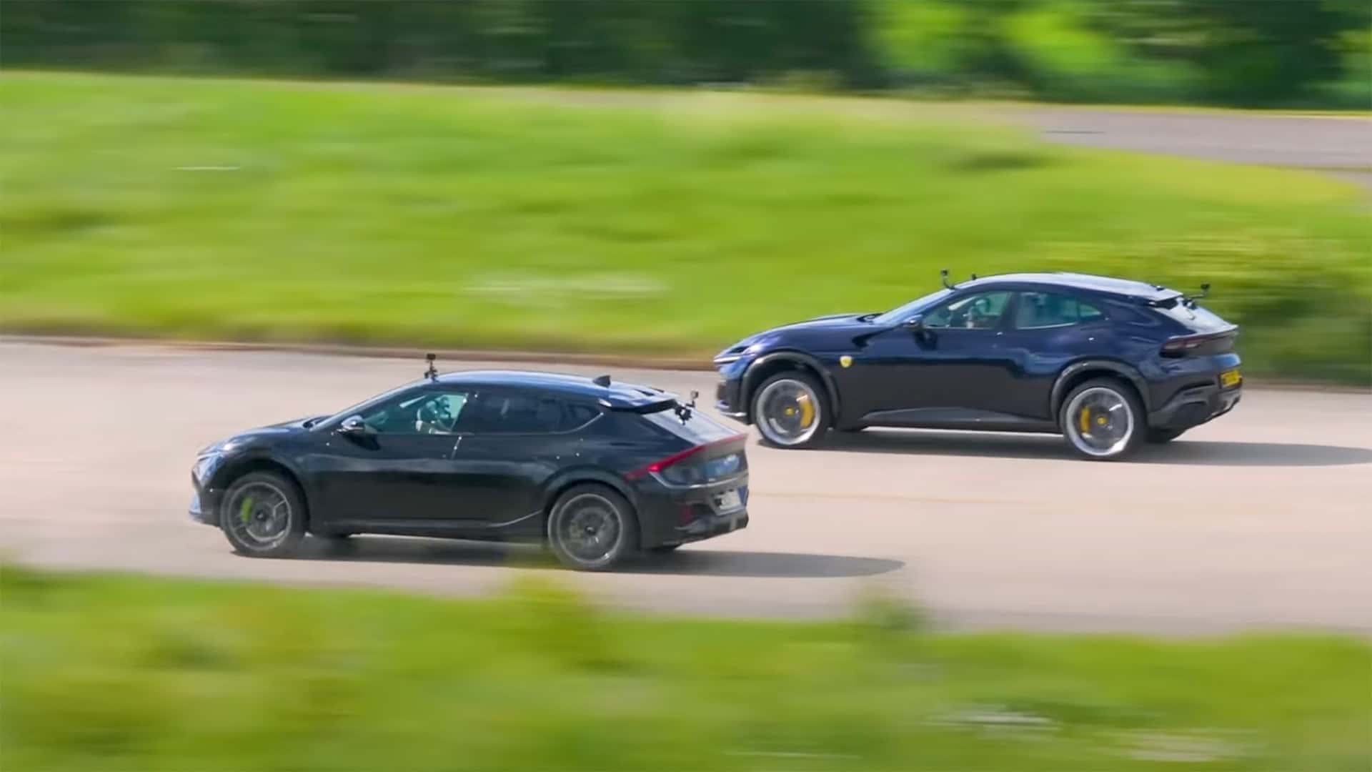 Kia-EV6-GT-h-ngt-Ferrari-Purosangue-im-Sprint-Duell-locker-ab