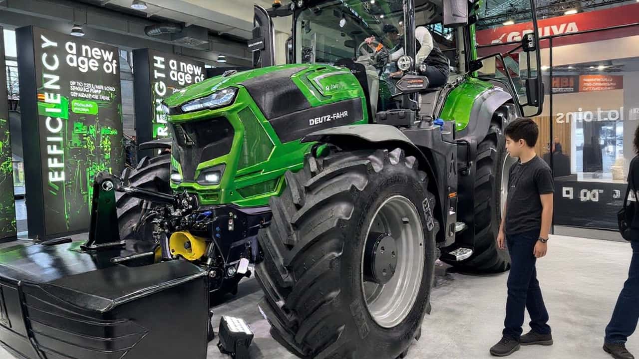 Deutz-Fahr Serie 8 TTV, cabina e digitale ad Agritechnica 2025