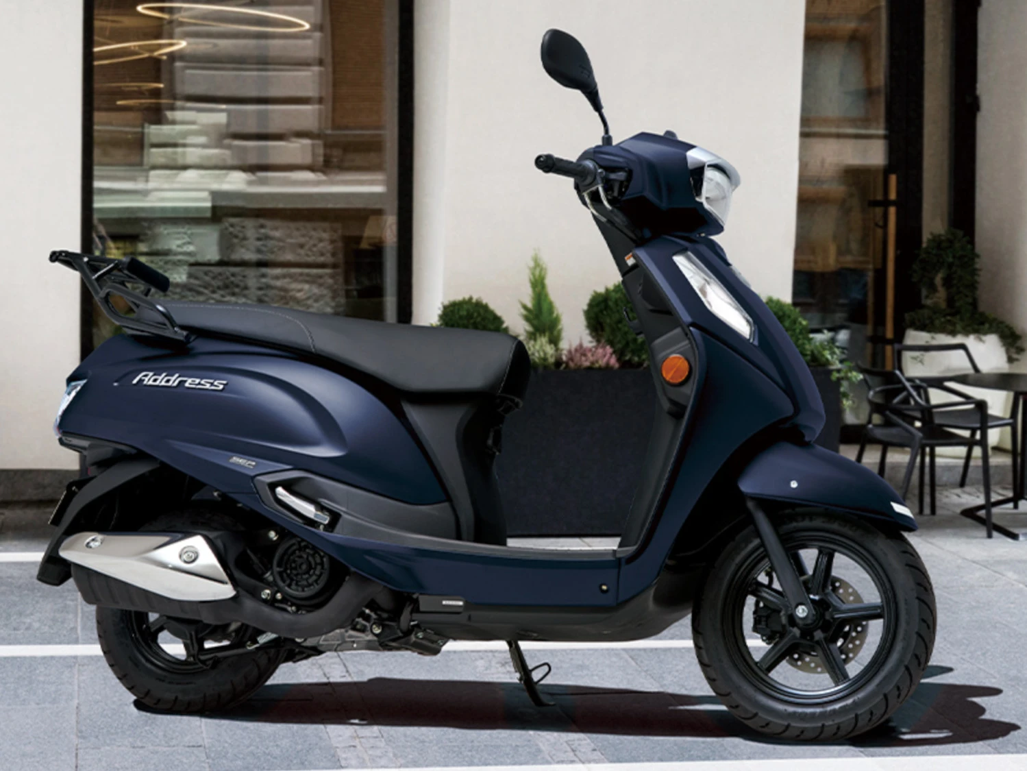 スズキ SUZUKIaddress Suzuki Joins the Retro Scooter Craze With This Updated Machine