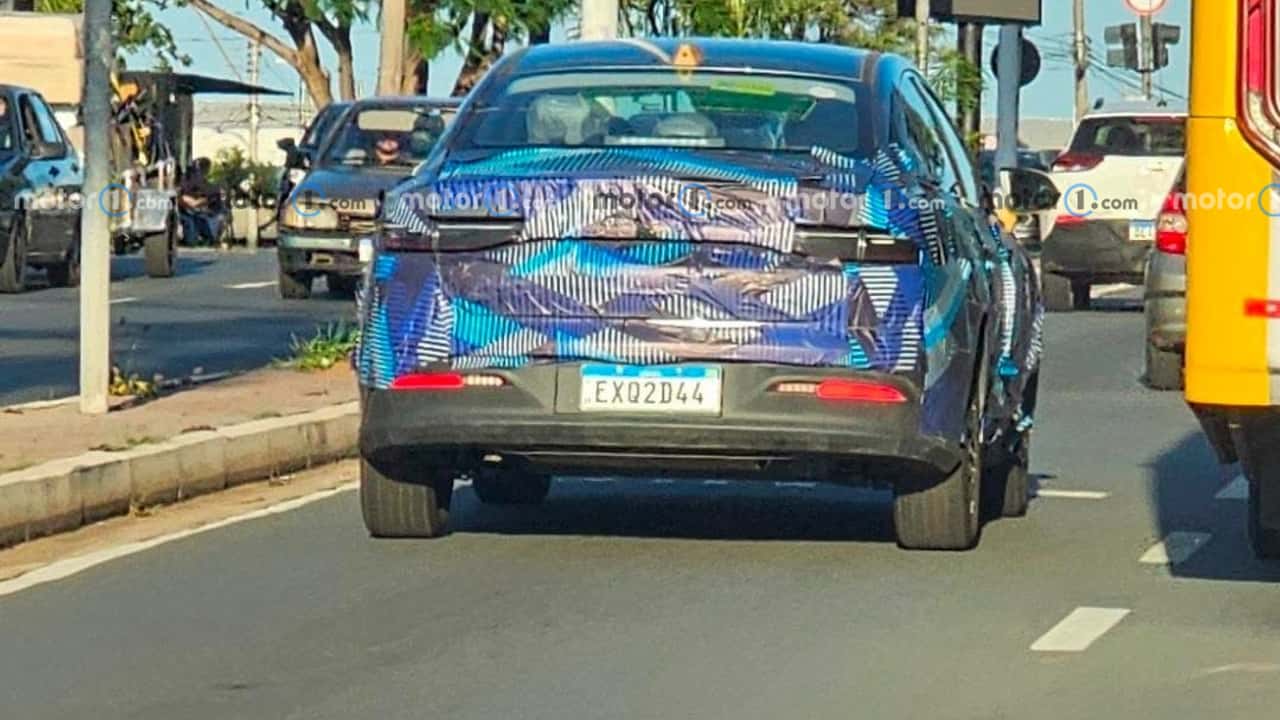 Novo BYD King é flagrado no Brasil e já está registrado no INPI