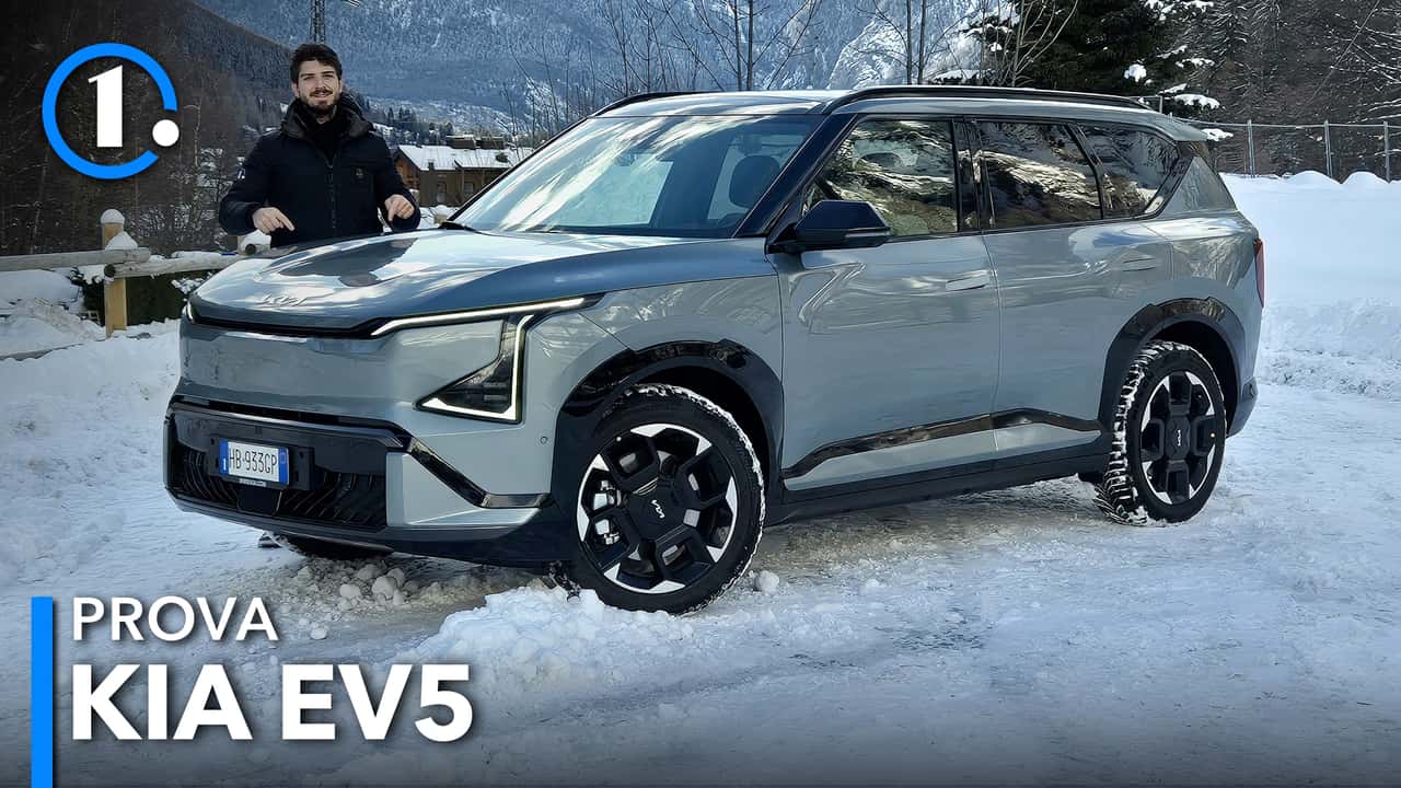 Kia EV5, spazio in abbondanza, un po' morbida