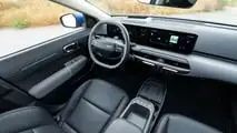 Kia EV4 2025, interior y maletero