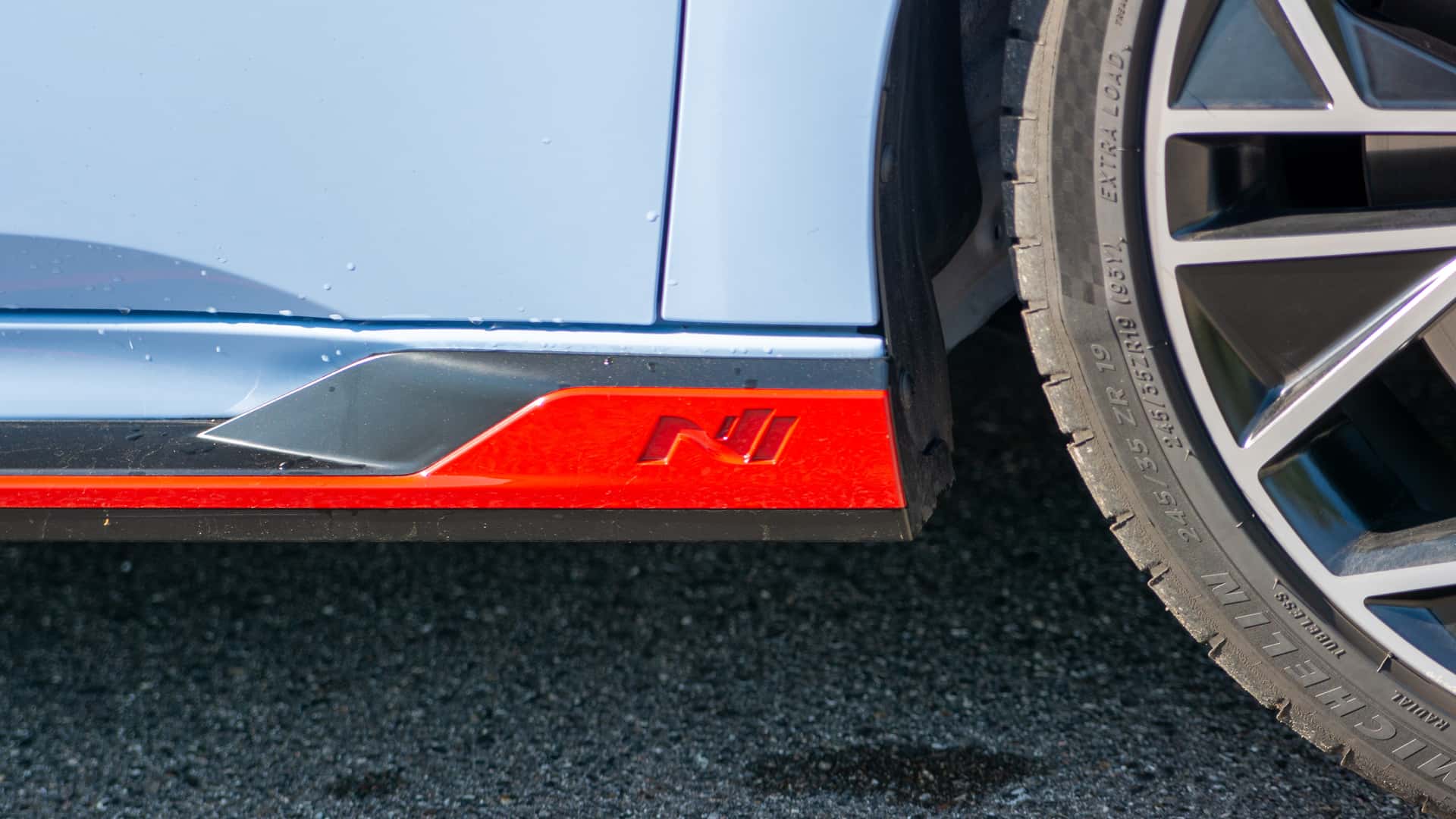 https://cdn.motor1.com/images/mgl/NGOgPG/s1/2023-hyundai-elantra-n.jpg