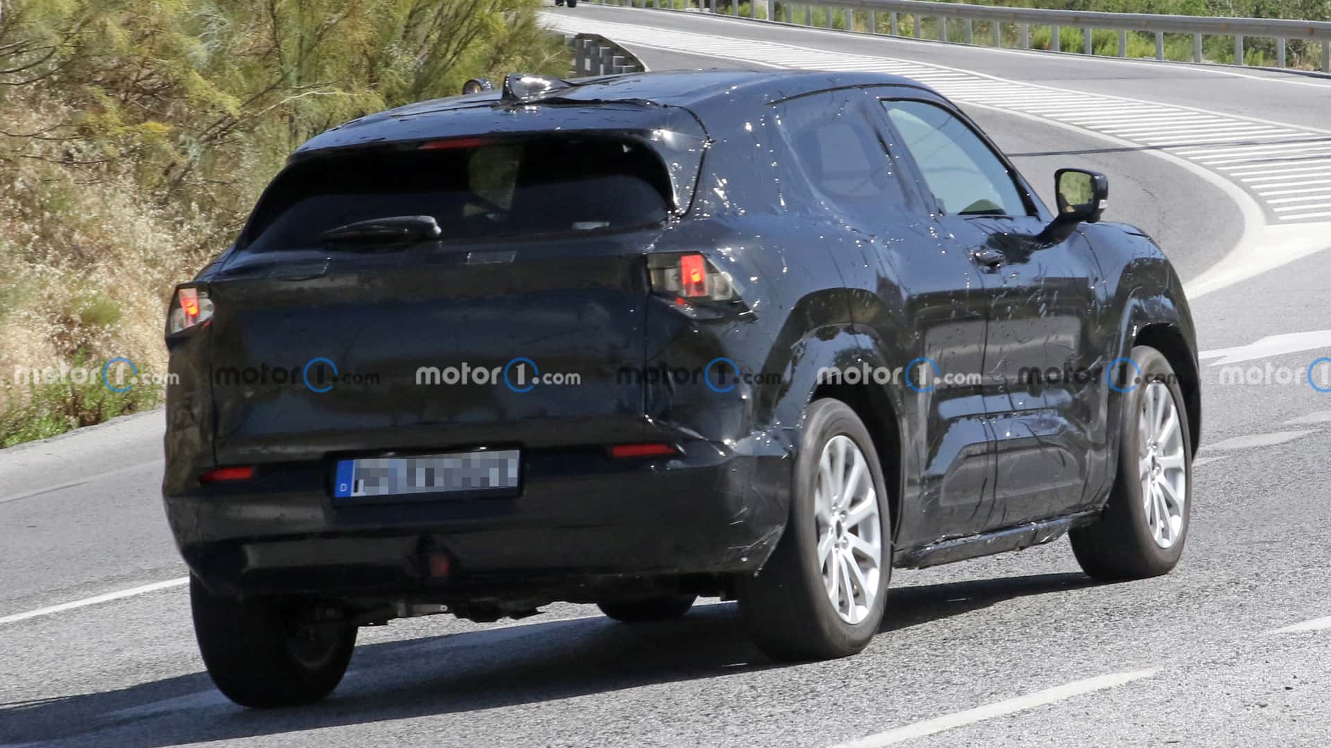 suzuki-evx-spy-photos.jpg