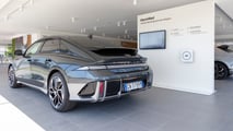 Foto - Hyundai Autosantoro, punti di ricarica elettrica