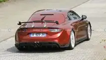 Le foto spia di una nuova versione dell'Alpine A110