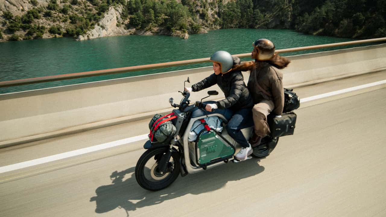 ANY LUV1, veicolo elettrico a metà fra auto e scooter
