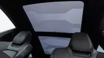 Porsche Cayenne Electric (2026) in Madeiragoldmetallic: Das Cockpit