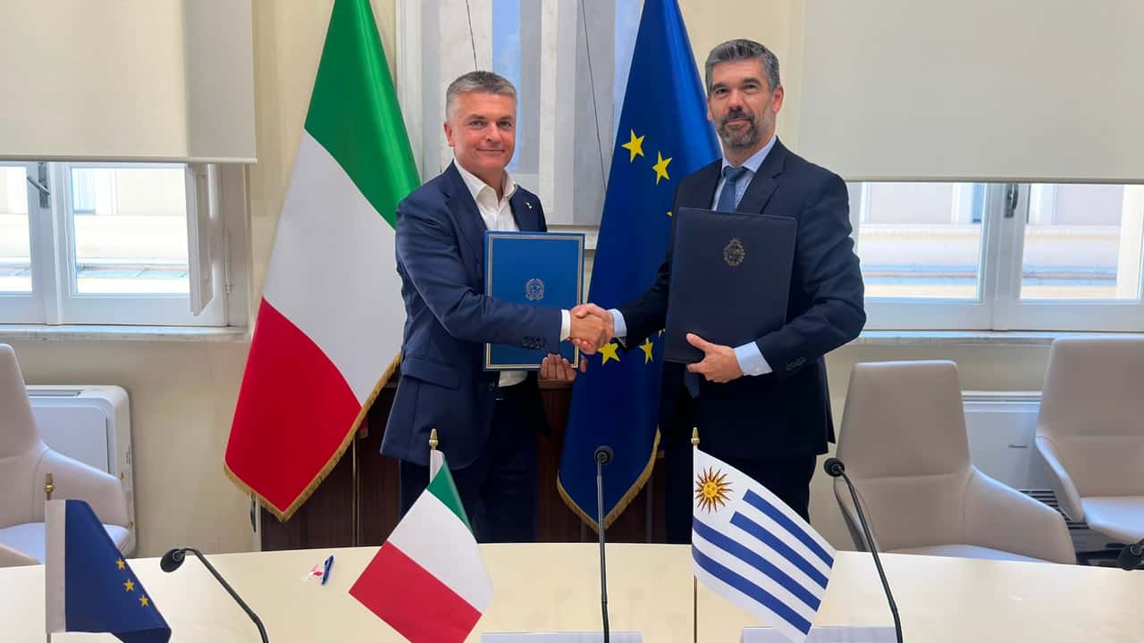 Svolta storica sulla patente auto: accordo Italia-Uruguay
