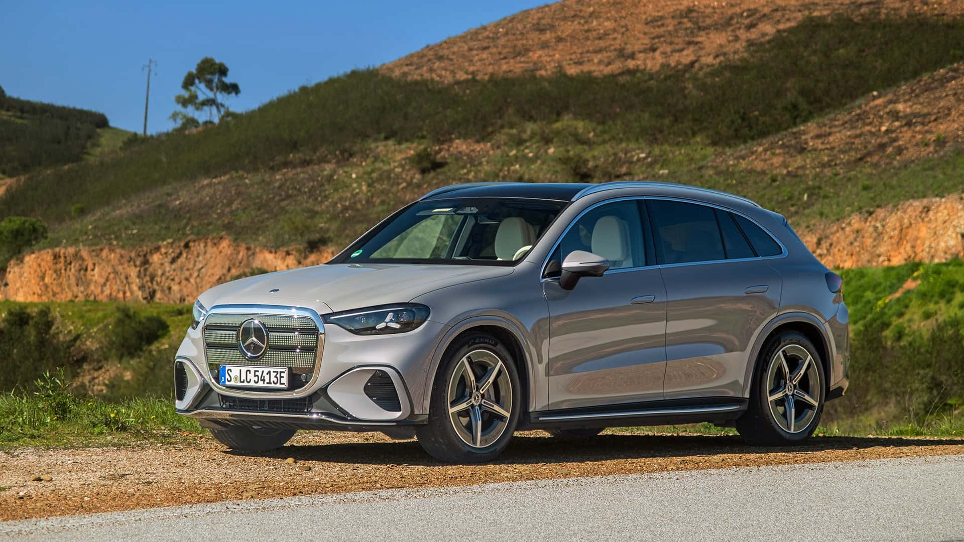 https://cdn.motor1.com/images/mgl/NGPOpb/s1/2026-mercedes-benz-glc-400-4matic-ev.jpg