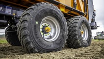 Nokian amplia Float King VF con cinque nuove misure R26.5. Maggiore capacità di carico a basse pressioni e ridotta compattazione del suolo