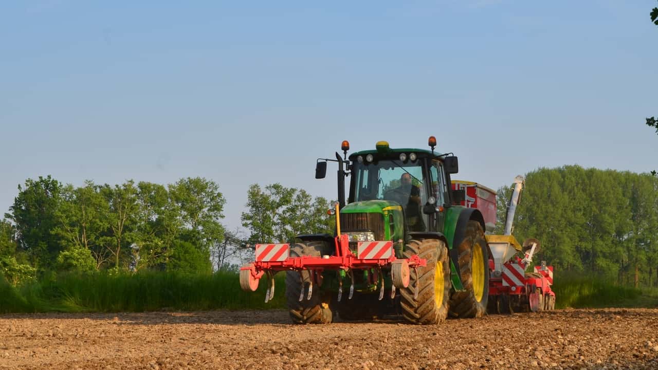 Economia 2025: l'agricoltura arretra mentre l'Italia cresce