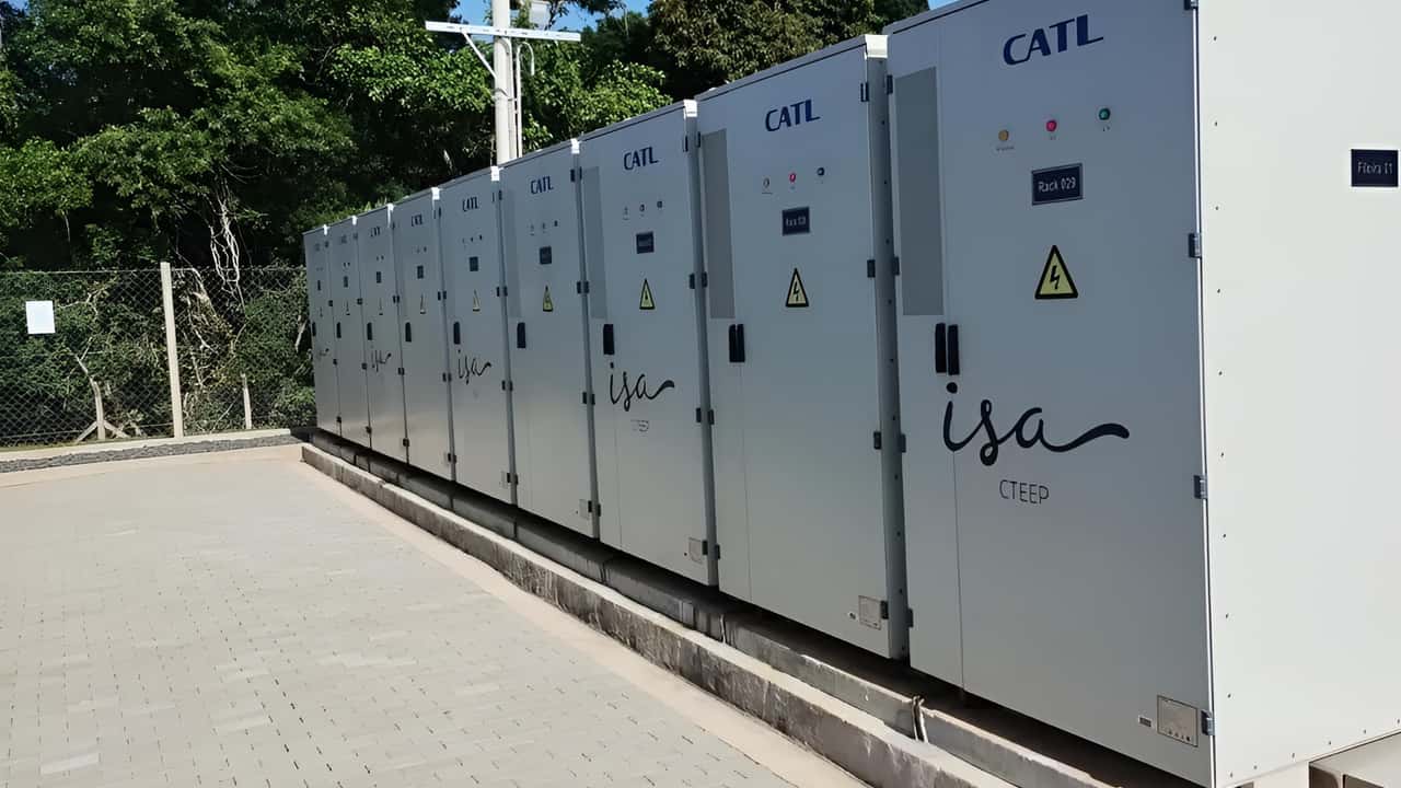 Brasil prepara 1º megaleilão de baterias com impacto nos elétricos