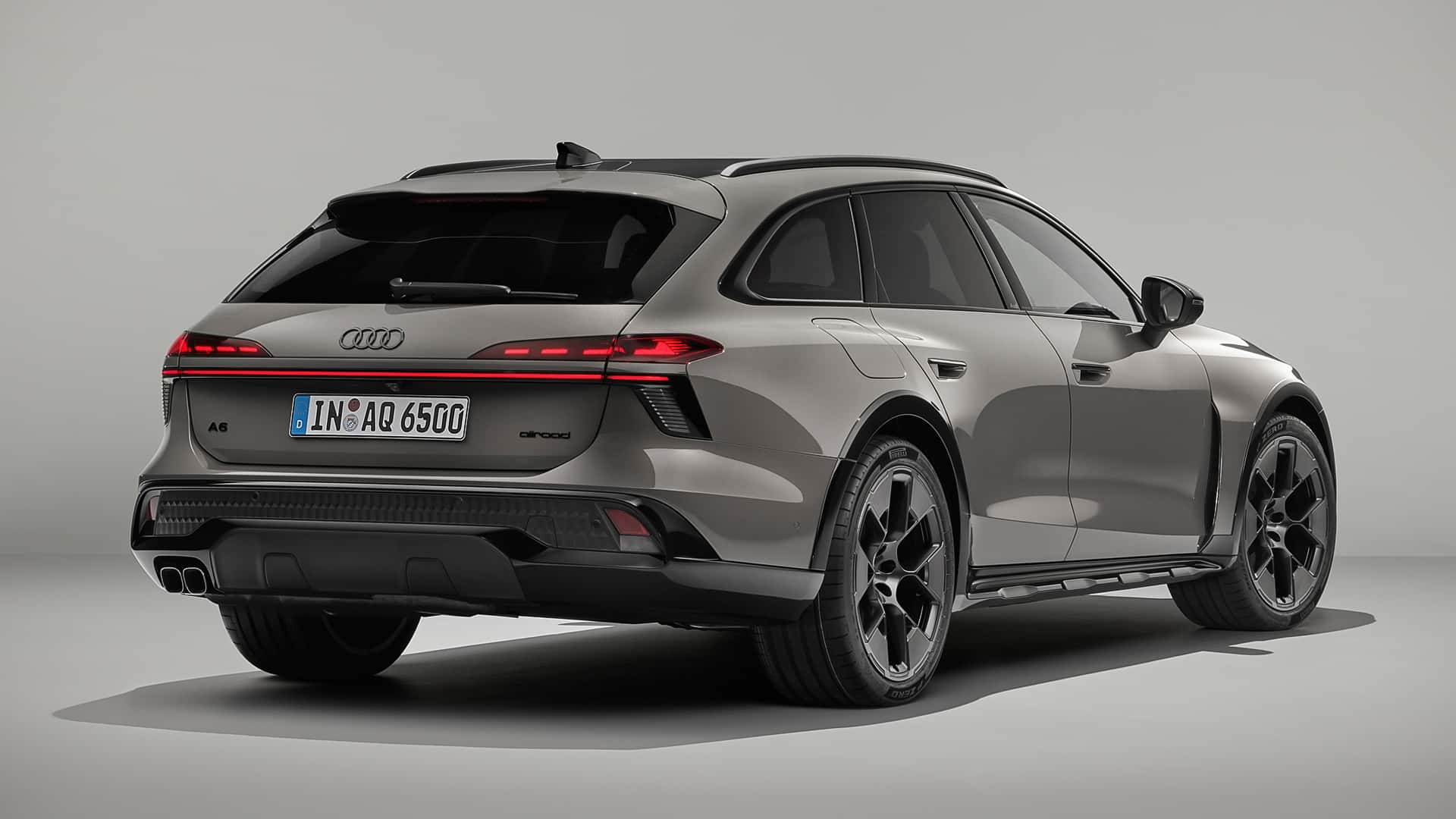 https://cdn.motor1.com/images/mgl/NGPzvG/s1/audi-a6-allroad-2026.jpg