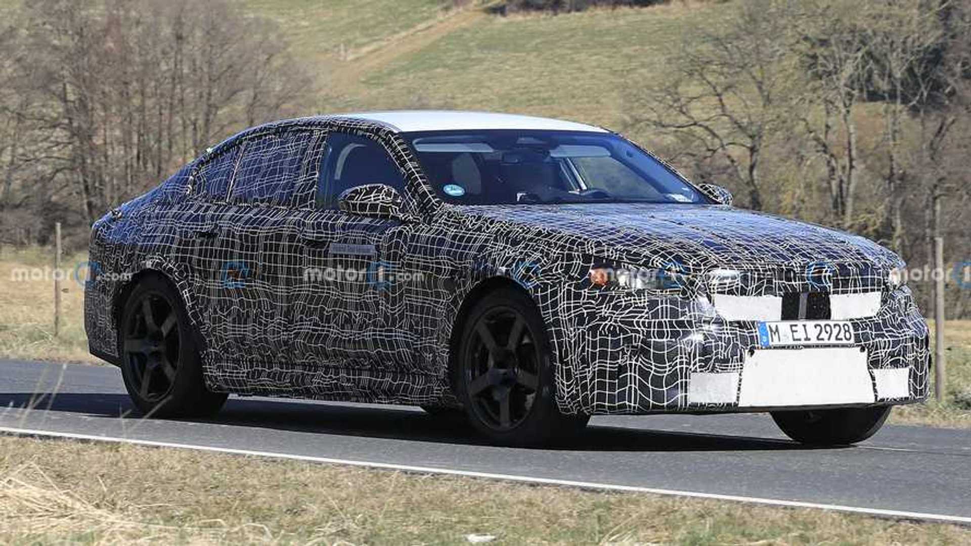 2024-bmw-m5-hybrid-front-view-spy-photo.jpg