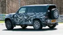 Land Rover Defender SVR Seitenansicht Spion Foto