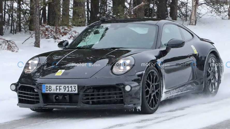 Porsche 911 ibrida, le nuove foto spia sulla neve