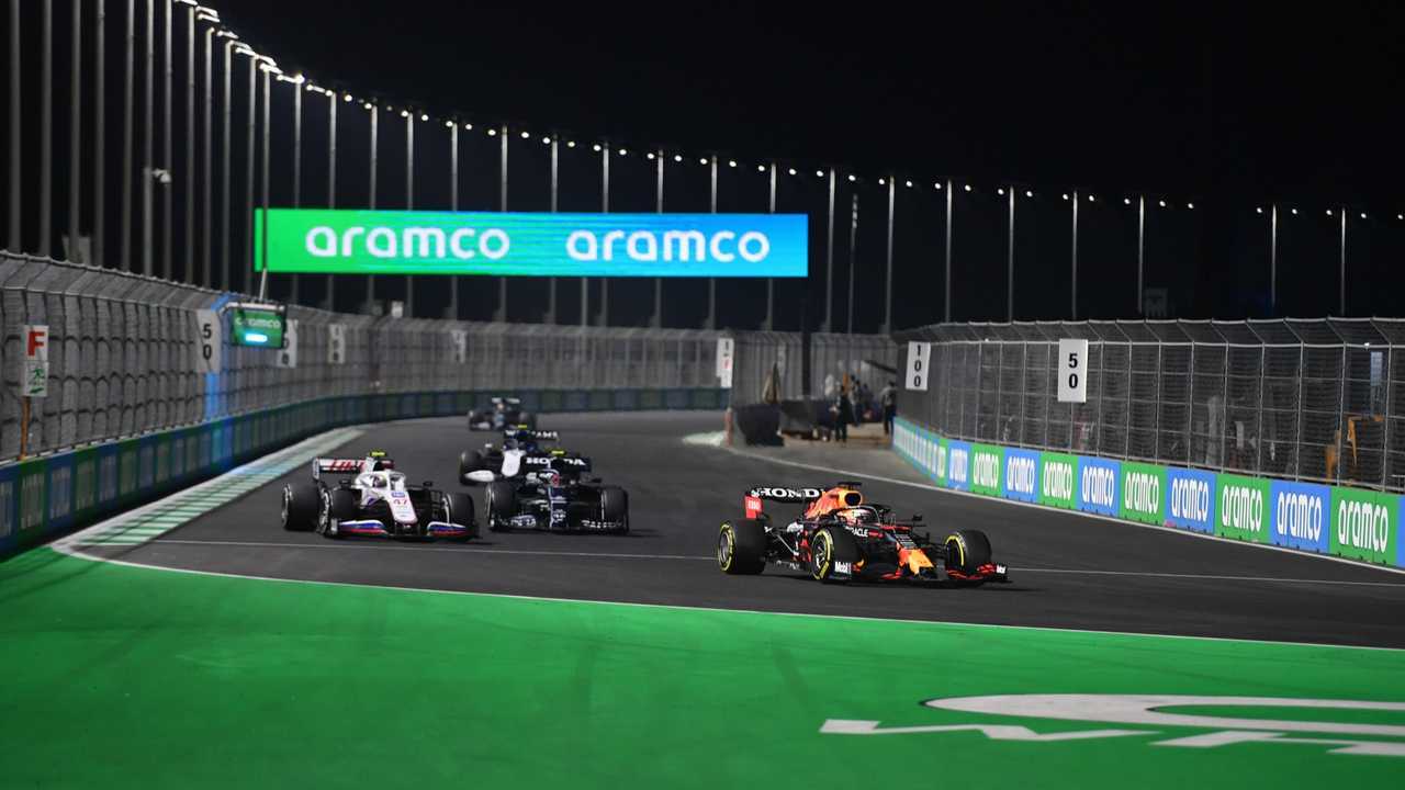 Max Verstappen, Red Bull Racing RB16B, Mick Schumacher, Haas VF-21, Pierre Gasly, AlphaTauri AT02
