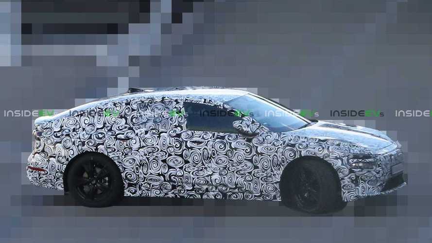 Audi A6 e-tron впервые показался фотографам – пока в камуфляже