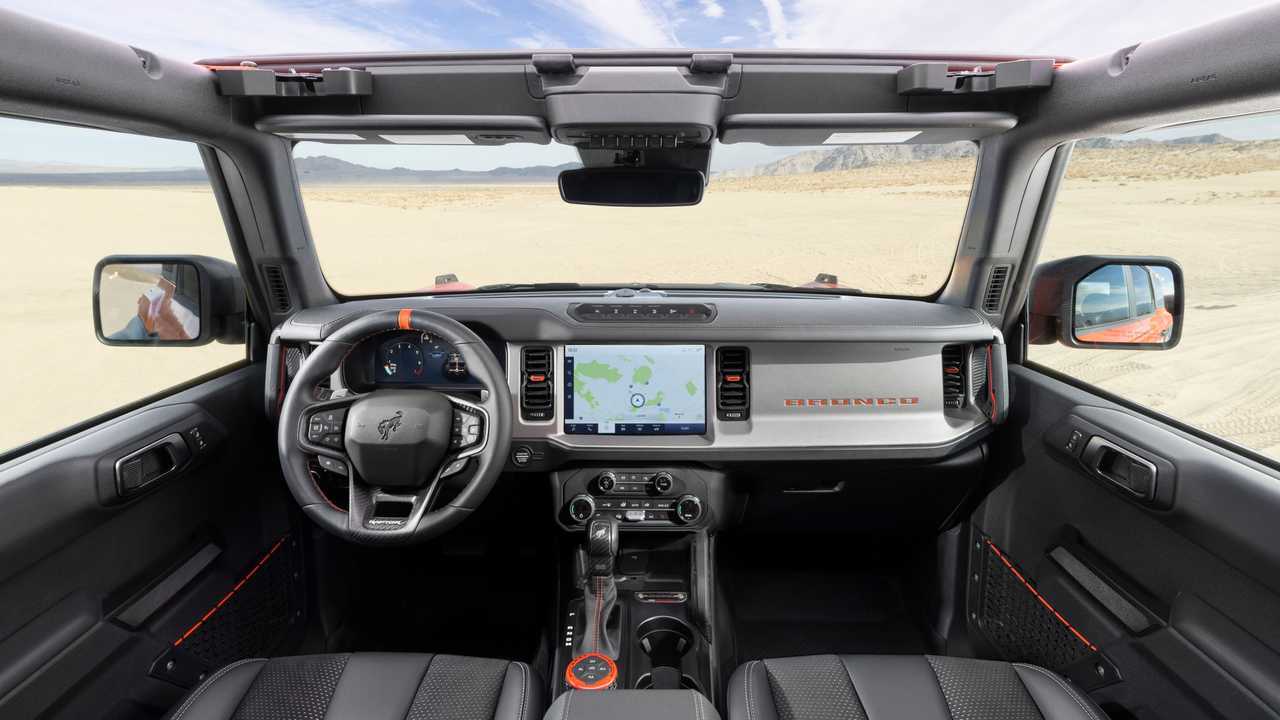 Интерьер Ford Bronco Raptor