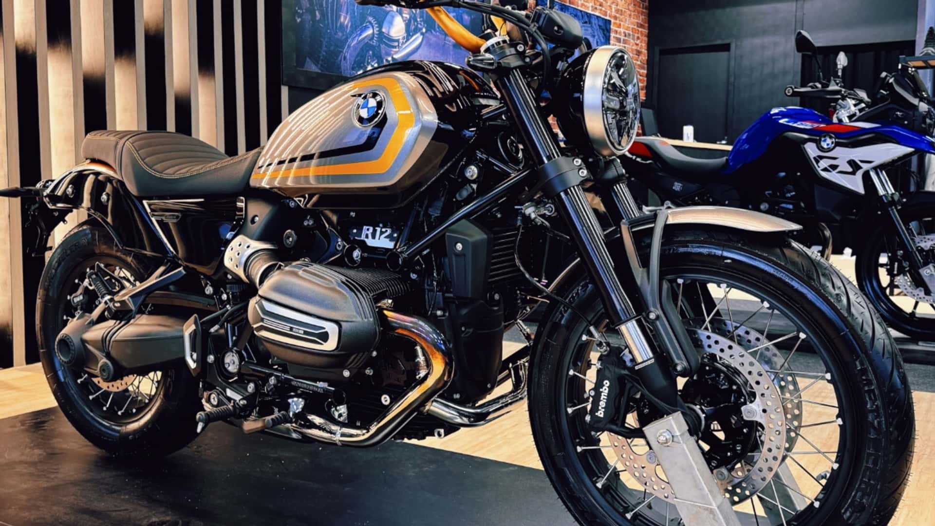 BMW lança a R 12 no Brasil e preços partem de R$ 90 mil