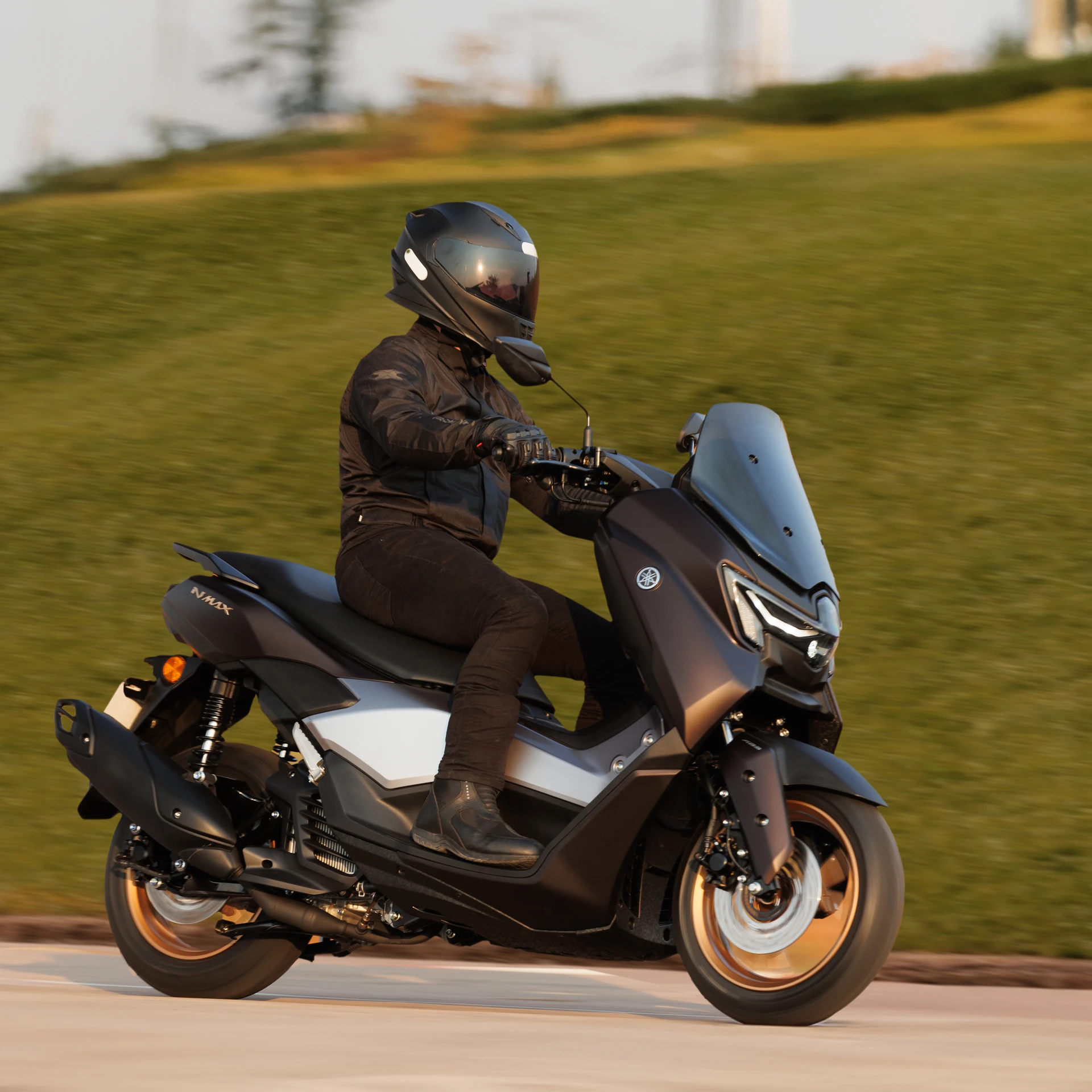 Yamaha lança nova NMax 2025; veja o preço e o que muda