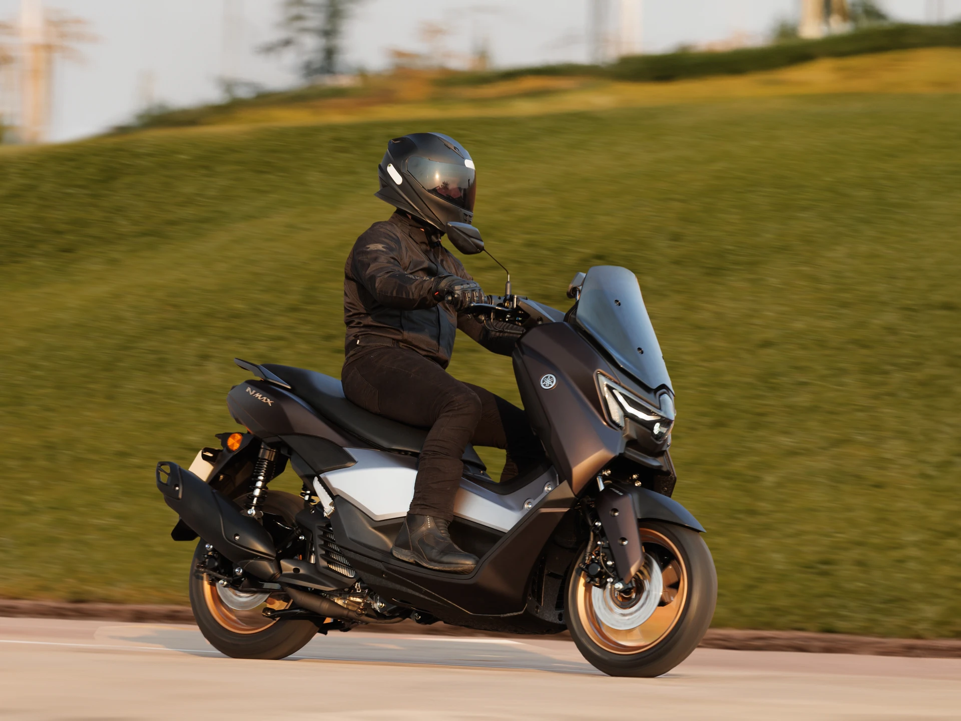 Yamaha lança nova NMax 2025; veja o preço e o que muda