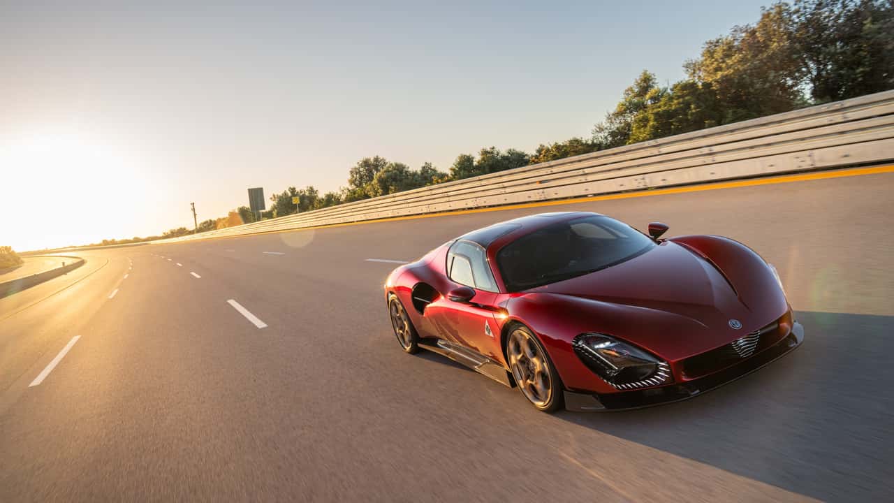 Der Alfa Romeo 33 Stradale testet in Nardò