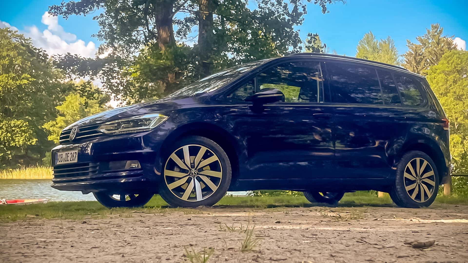 https://cdn.motor1.com/images/mgl/NGgnQl/s1/vw-touran-2.0-tdi-highline-2024-im-test.jpg