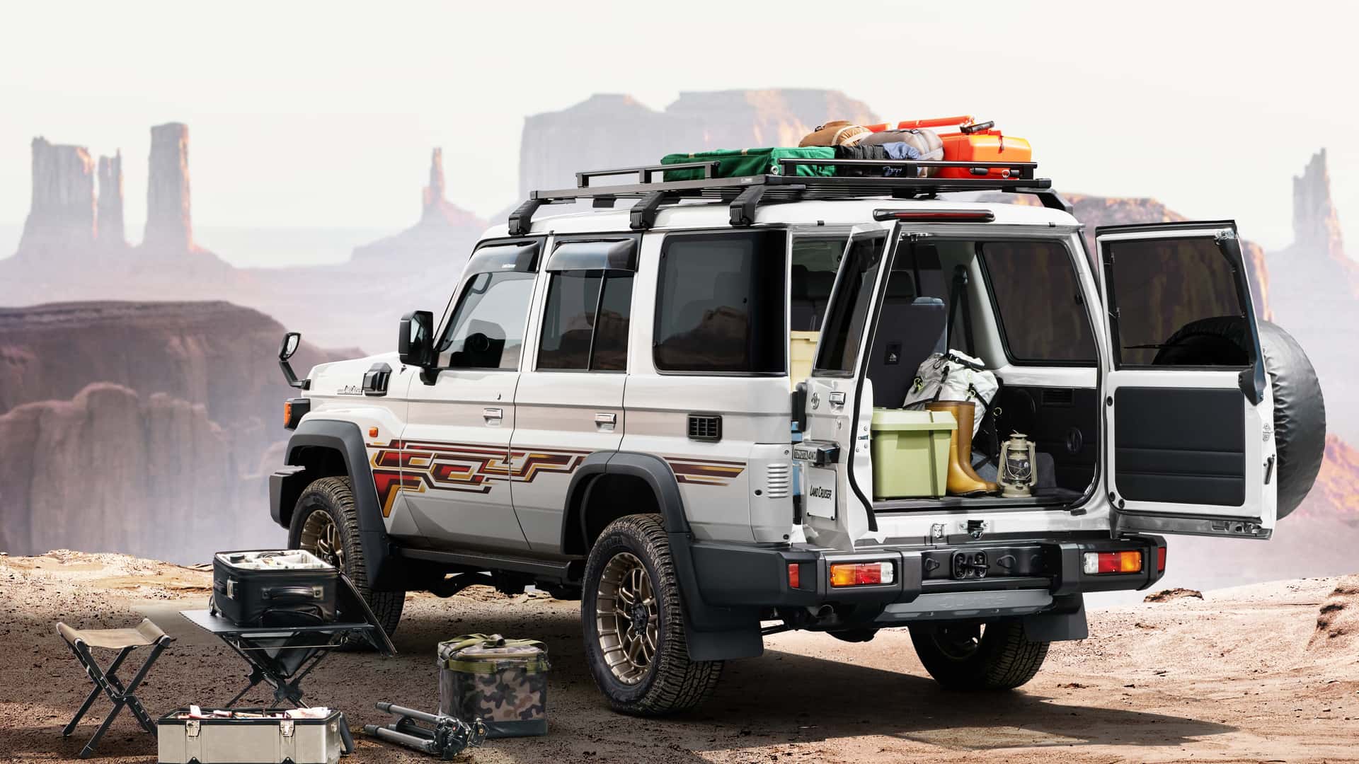 https://cdn.motor1.com/images/mgl/NGjElb/s1/2024-toyota-land-cruiser-70-series-jdm.jpg