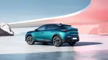 Immagini ufficiali della Peugeot E-3008 2024