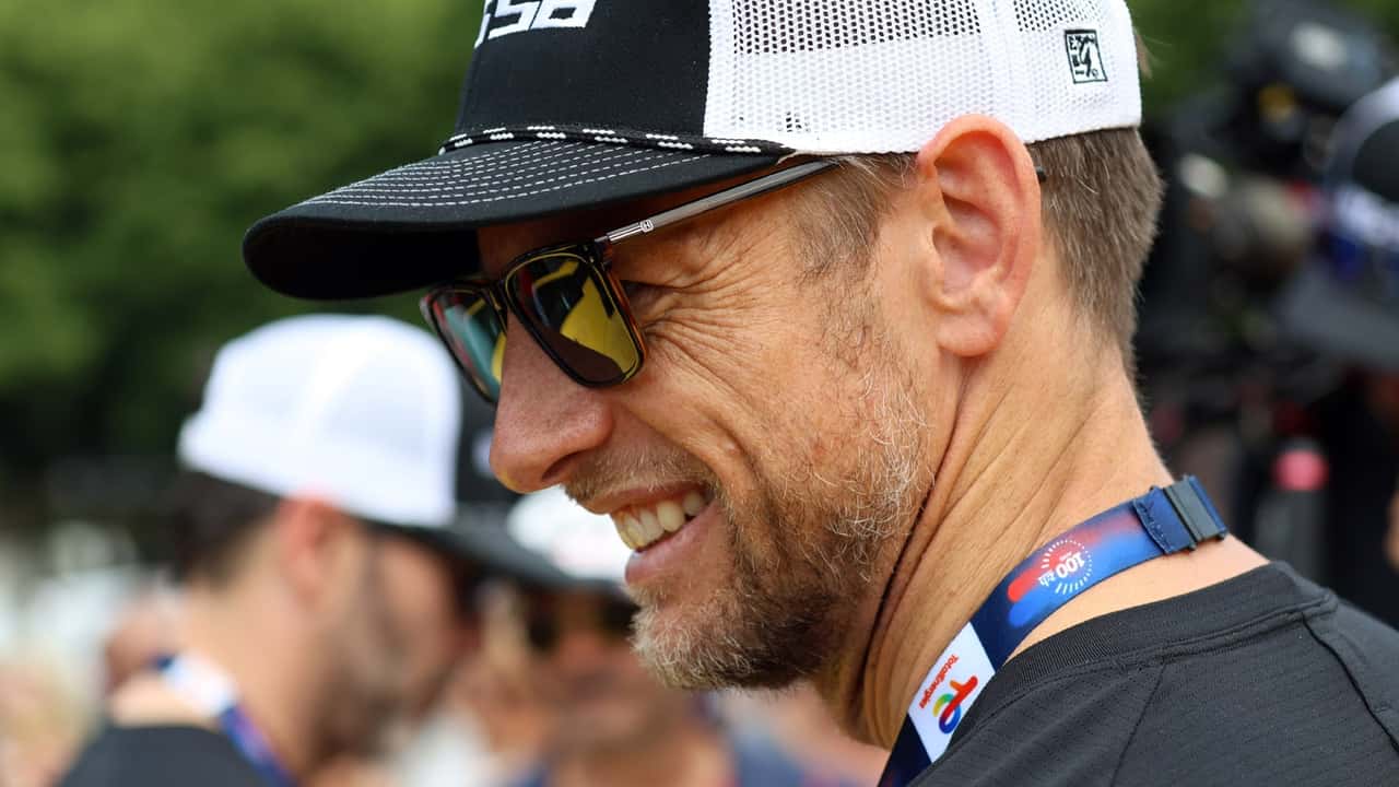 #24 Hendrick Motorsports Chevrolet Camaro ZL1 of Jenson Button