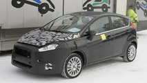 2013 Ford Fiesta facelift prototype spy photo
