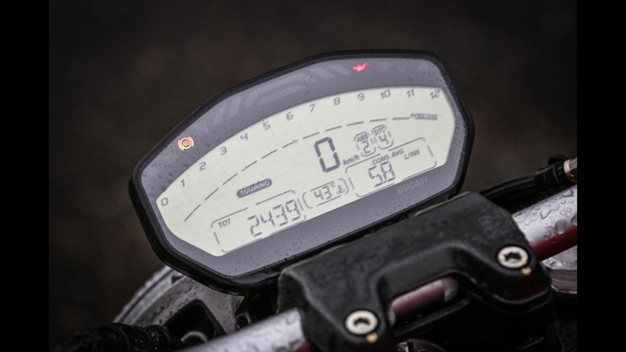 Avaliação: Ducati Monster 821 une estilo clássico, motor explosivo e fome de curvas