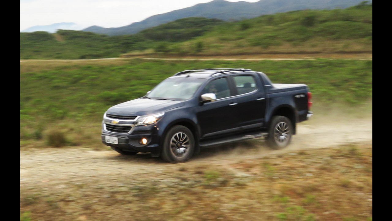 Teste CARPLACE: Novas GM S10 e Ford Ranger 2017 disputam clássico do interior