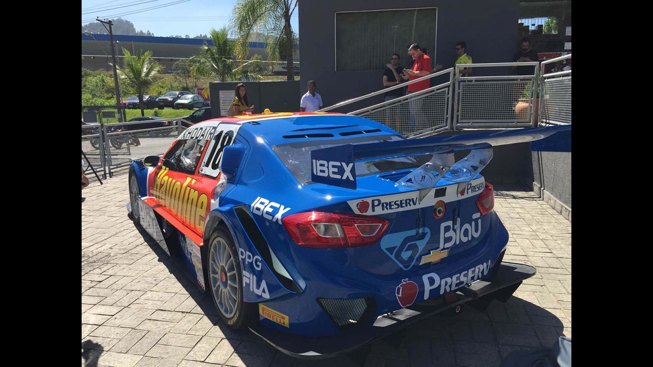 Surpresa! Novo Cruze já aparece como carro da Stock Car para 2016
