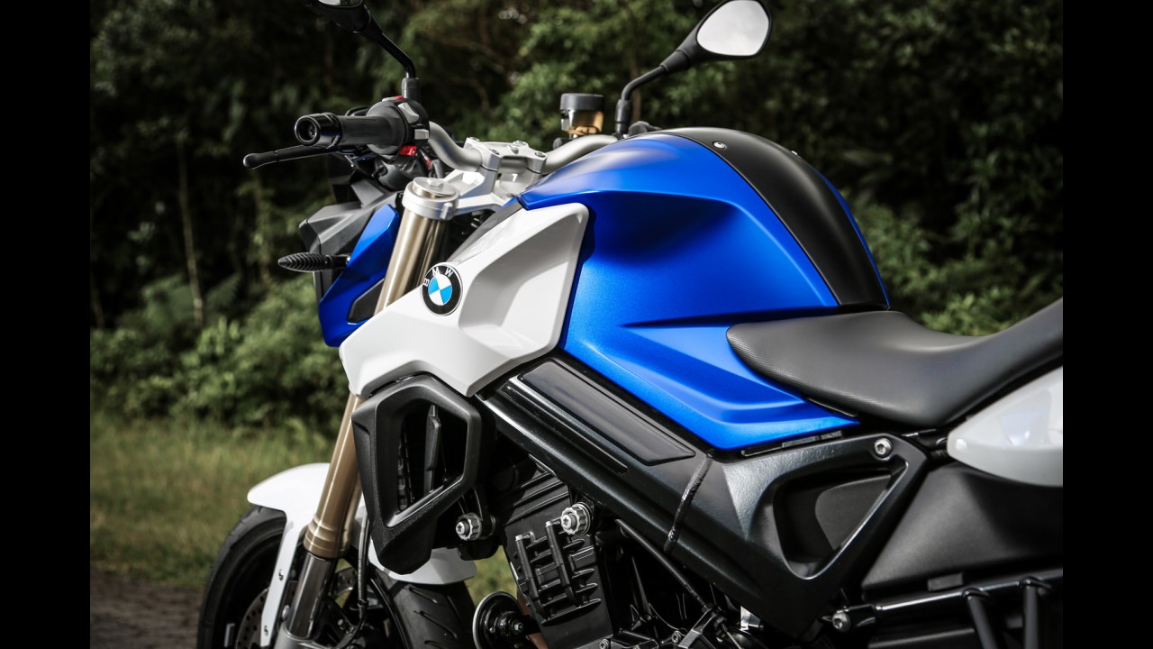 Avaliação exclusiva: já aceleramos a nova BMW F800R 2015
