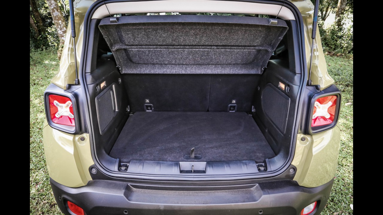 Teste CARPLACE: Jeep Renegade 1.8 manual anda na balada do EcoSport 1.6